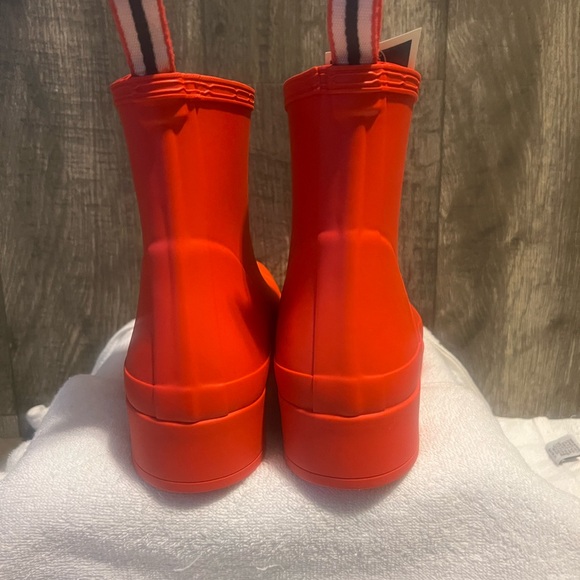 Hunter Short Play Red Rain Boots 9 - Picture 4 of 5
